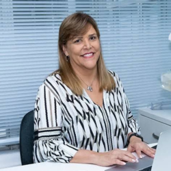 Dra. Paula Fernandes Távora